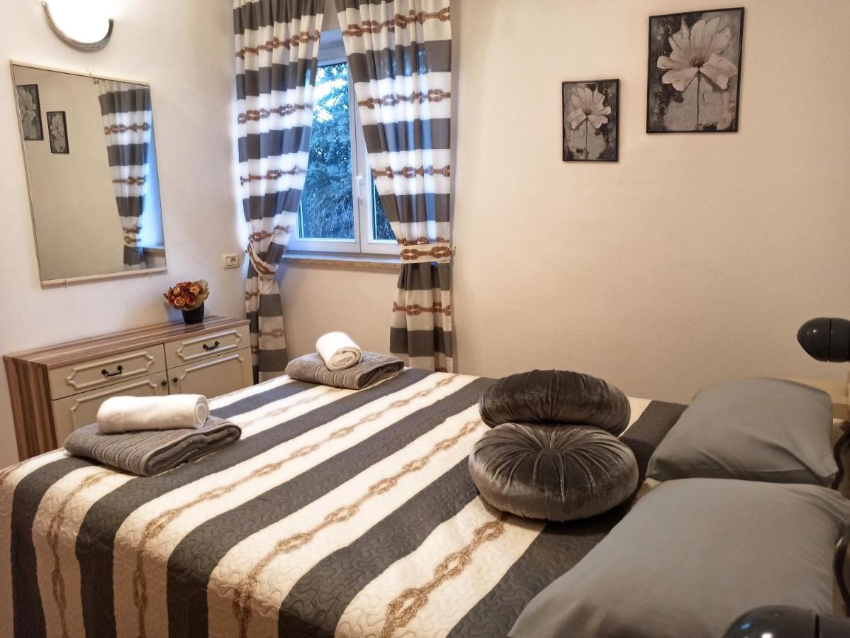 Apartman Dora Pula Exterior photo