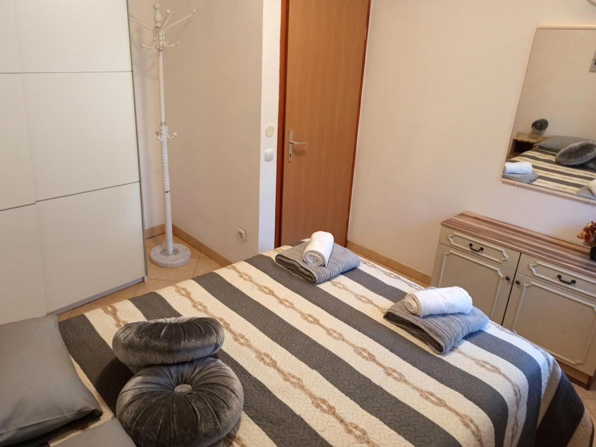 Apartman Dora Pula Exterior photo