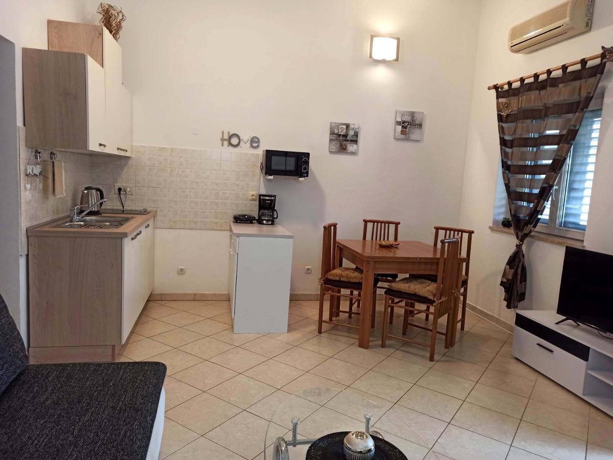 Apartman Dora Pula Exterior photo