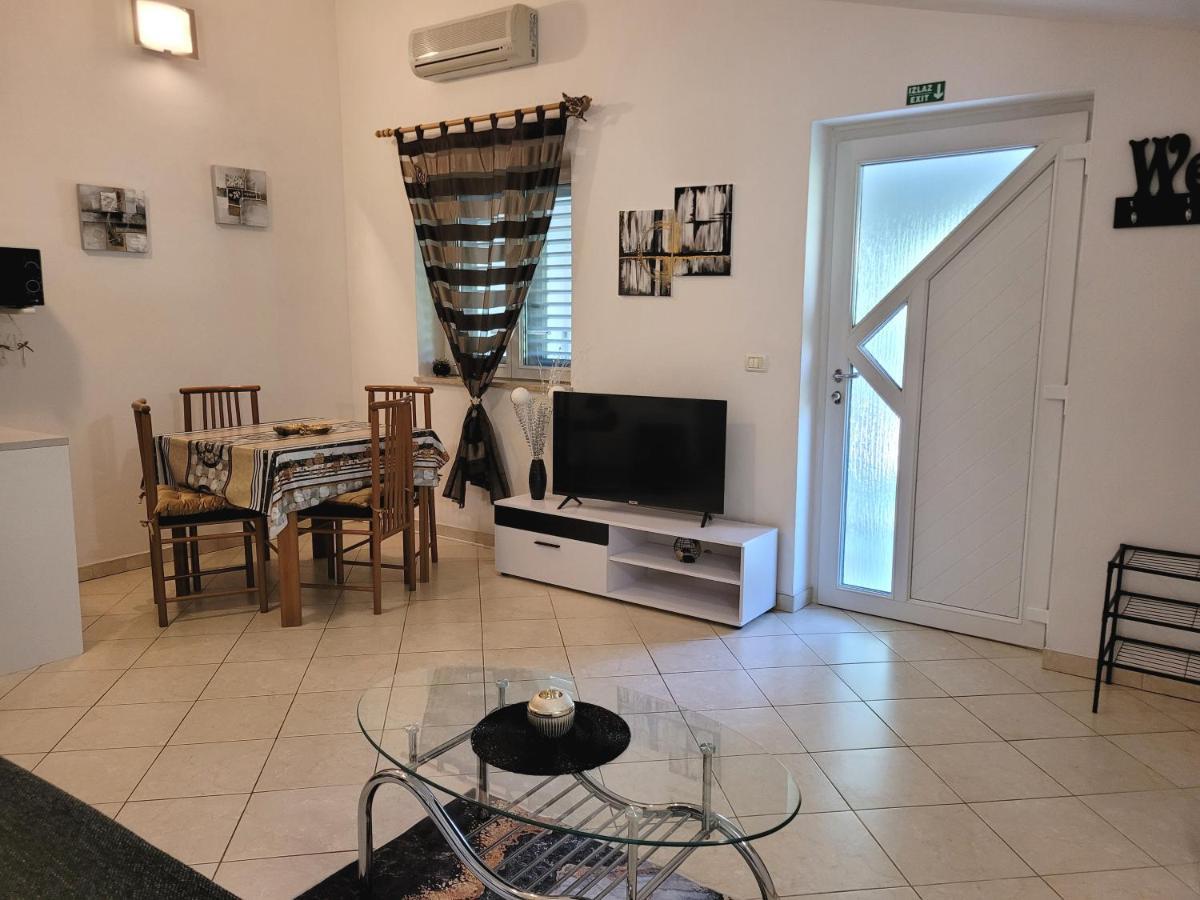 Apartman Dora Pula Exterior photo