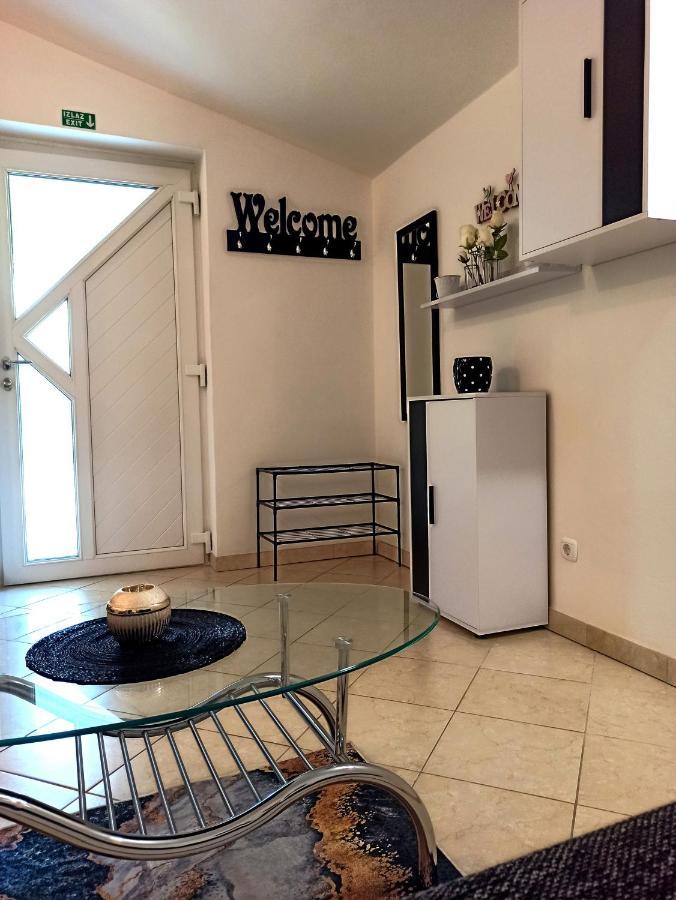 Apartman Dora Pula Exterior photo