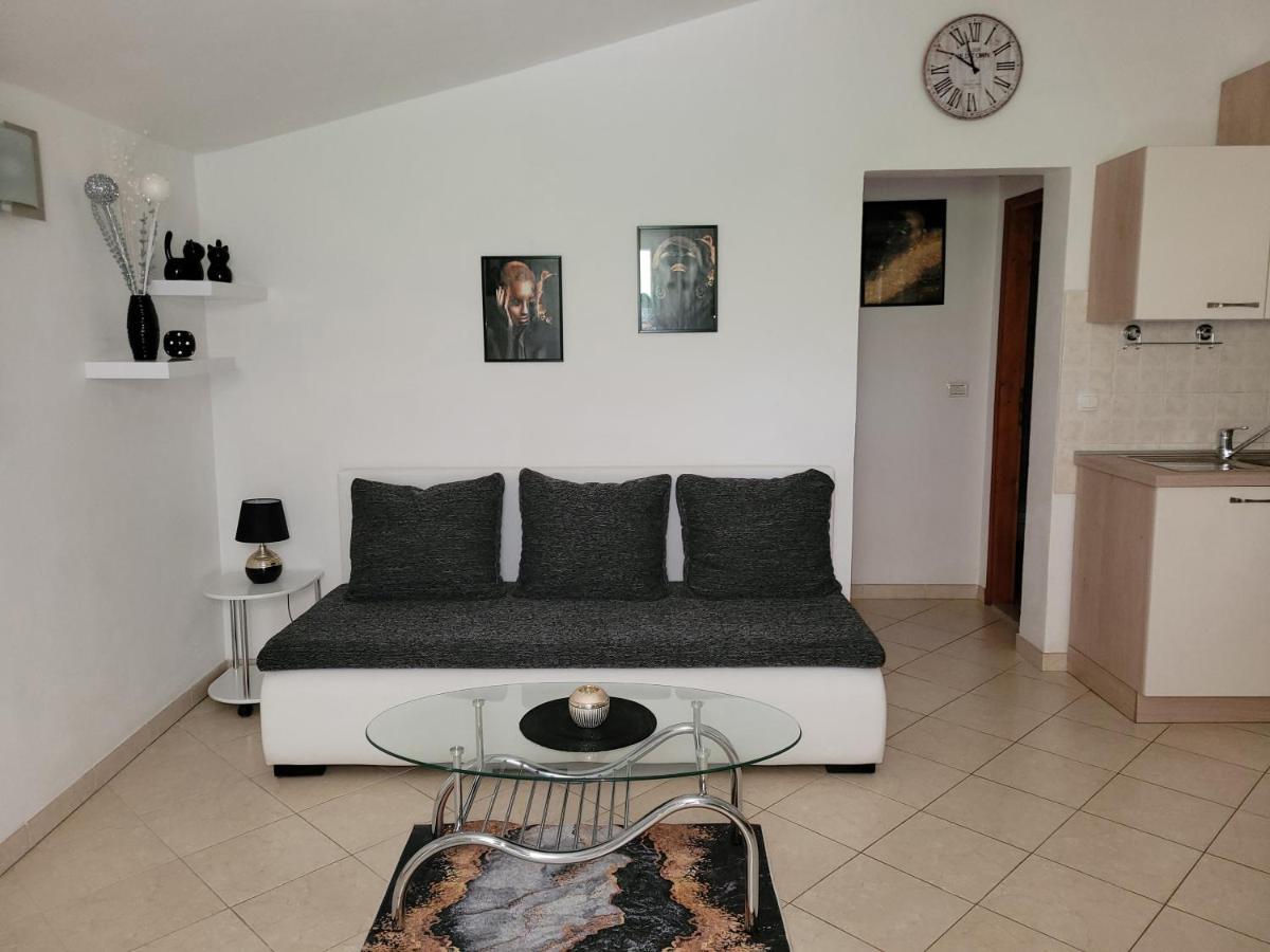 Apartman Dora Pula Exterior photo