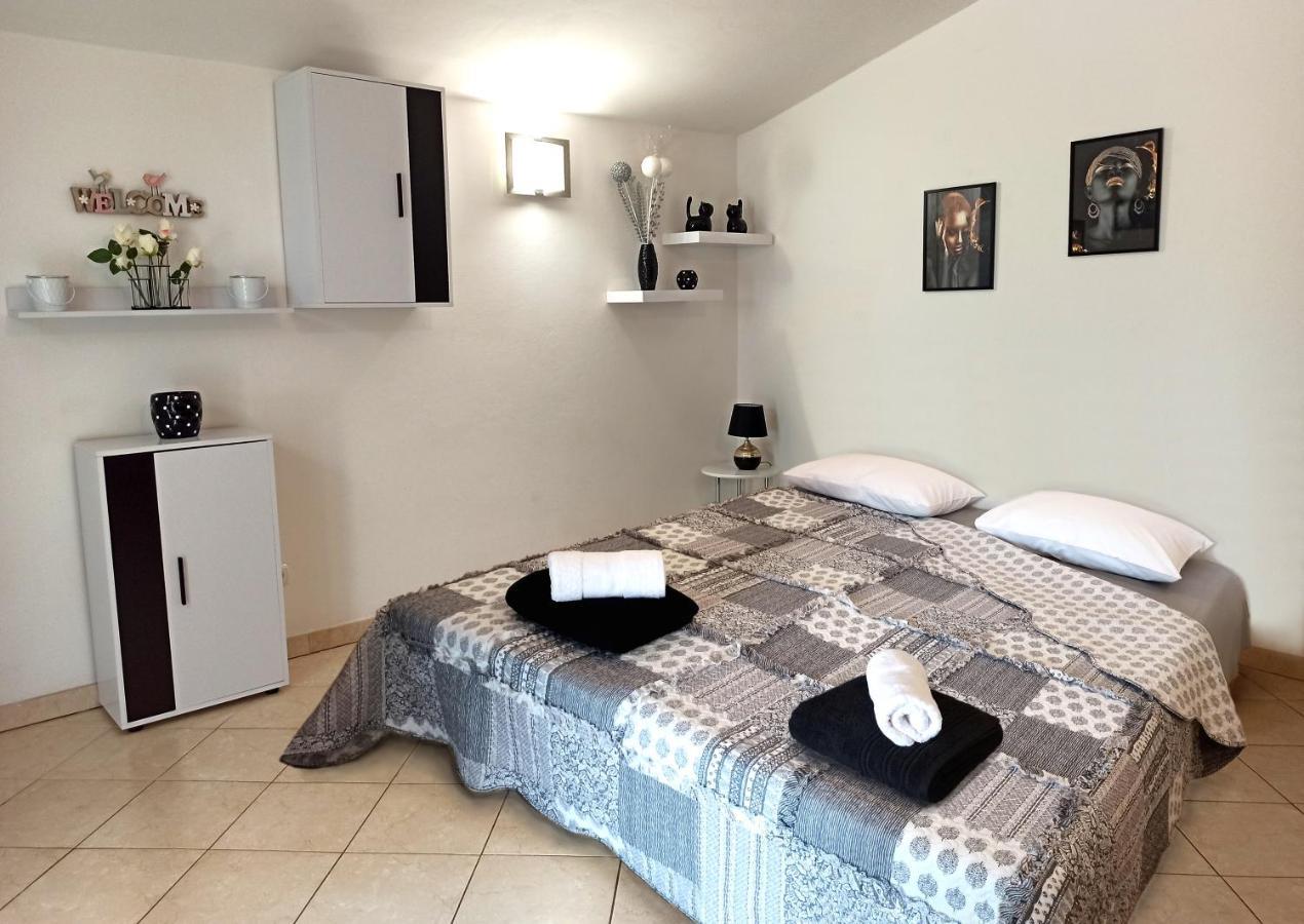 Apartman Dora Pula Exterior photo