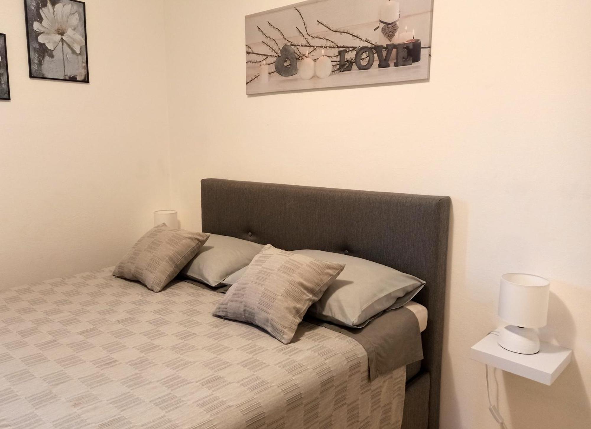 Apartman Dora Pula Exterior photo